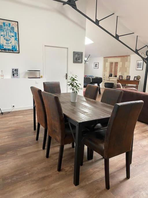 Loft Proche Centre Ville Hotes Habitant A L Etage Laval  Kültér fotó